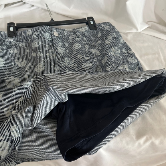 Skort - Picture 3 of 3